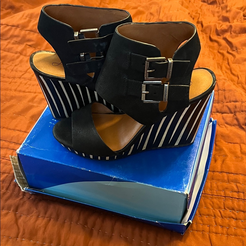Arturo Chiang Black Wedges with White Stripes
